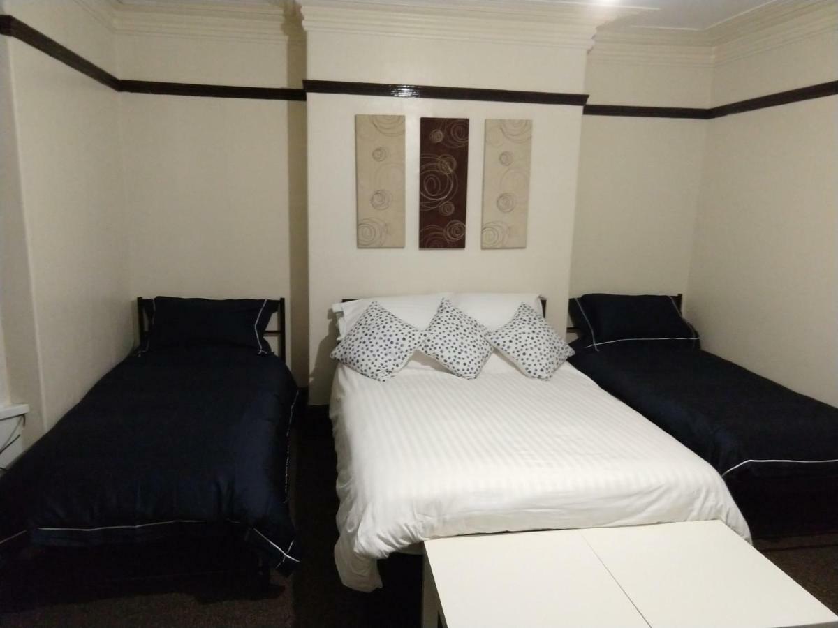 John St Town House - Self Catering - Guesthouse Style - Great Value Family And Double Rooms Вёкингтон Экстерьер фото