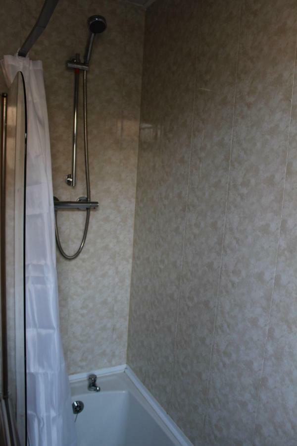John St Town House - Self Catering - Guesthouse Style - Great Value Family And Double Rooms Вёкингтон Экстерьер фото