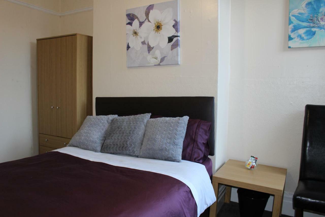 John St Town House - Self Catering - Guesthouse Style - Great Value Family And Double Rooms Вёкингтон Экстерьер фото