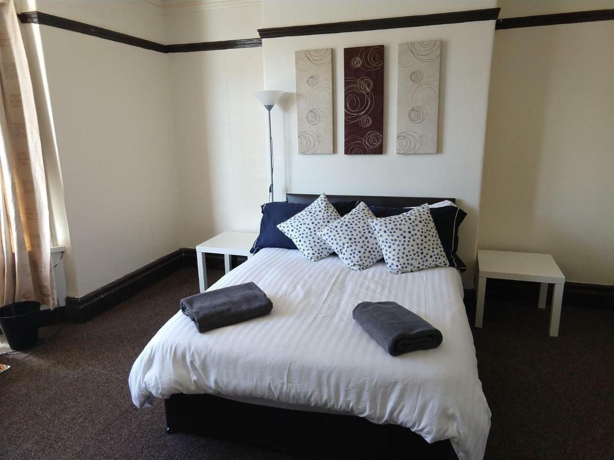John St Town House - Self Catering - Guesthouse Style - Great Value Family And Double Rooms Вёкингтон Экстерьер фото