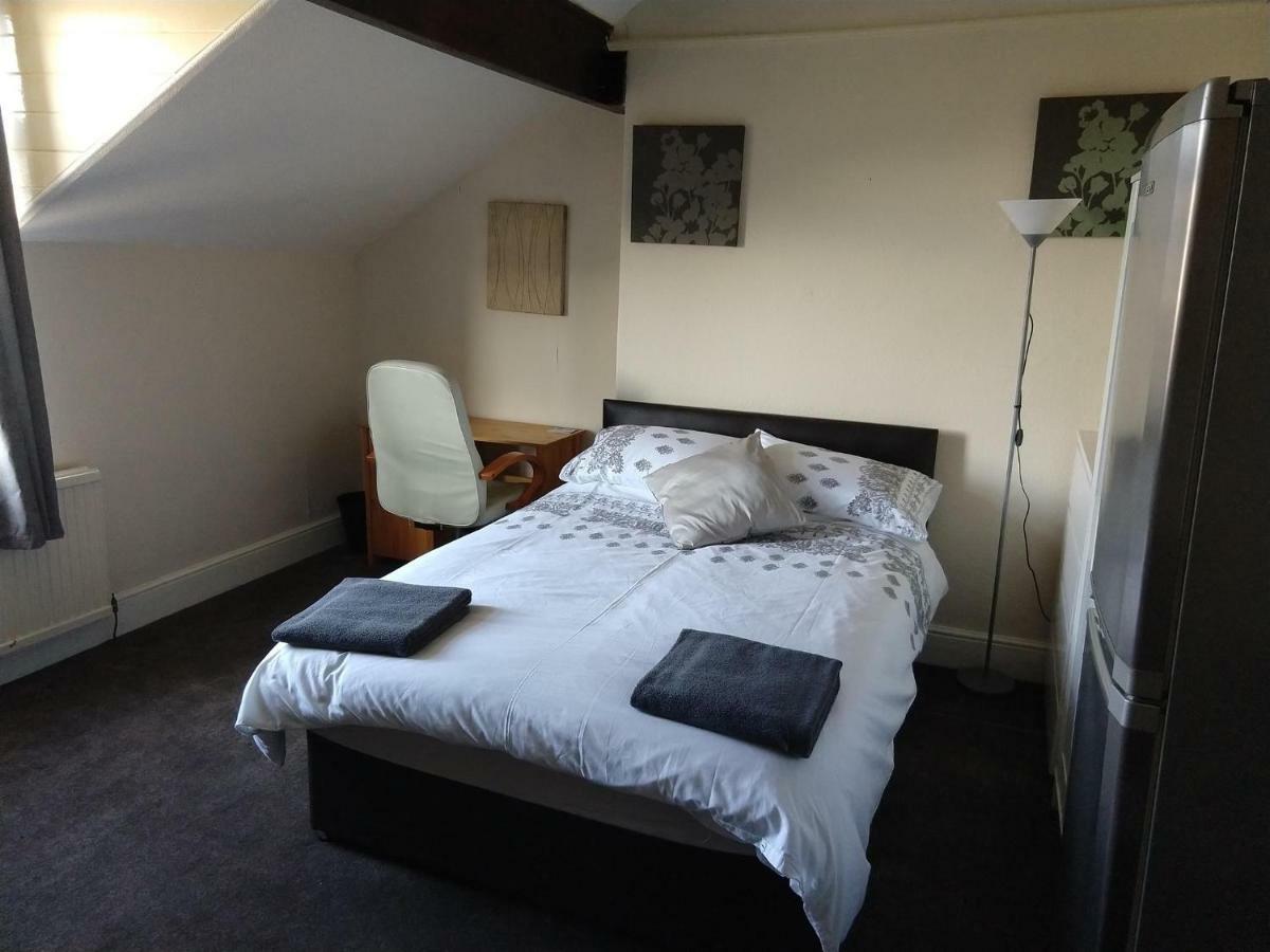 John St Town House - Self Catering - Guesthouse Style - Great Value Family And Double Rooms Вёкингтон Экстерьер фото